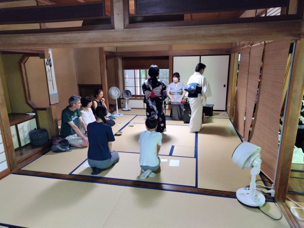 ８月１４日本格的茶室を使って茶席体験会『茶　ちゃ　茶』を開催